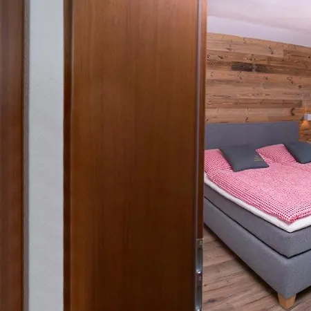 Apartment Chalet Am See Goldegg im Pongau